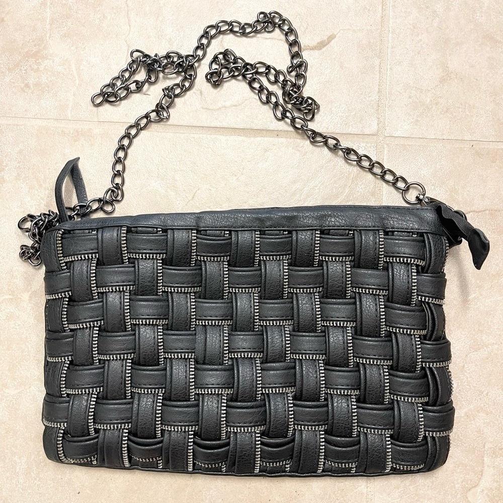 Awesome olivia + joy zipper purse!